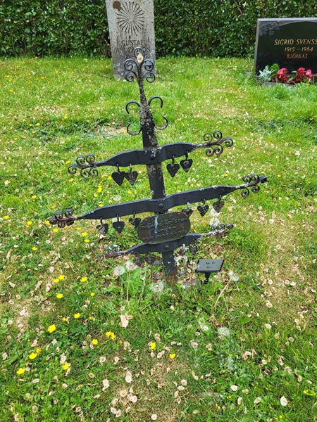 Grave number: kö 01 17   147