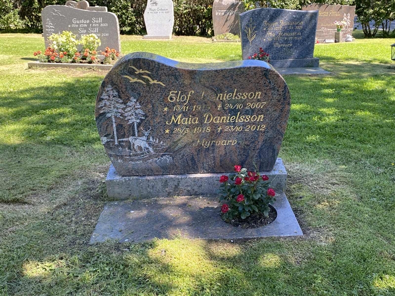 Grave number: 8 3   262-263