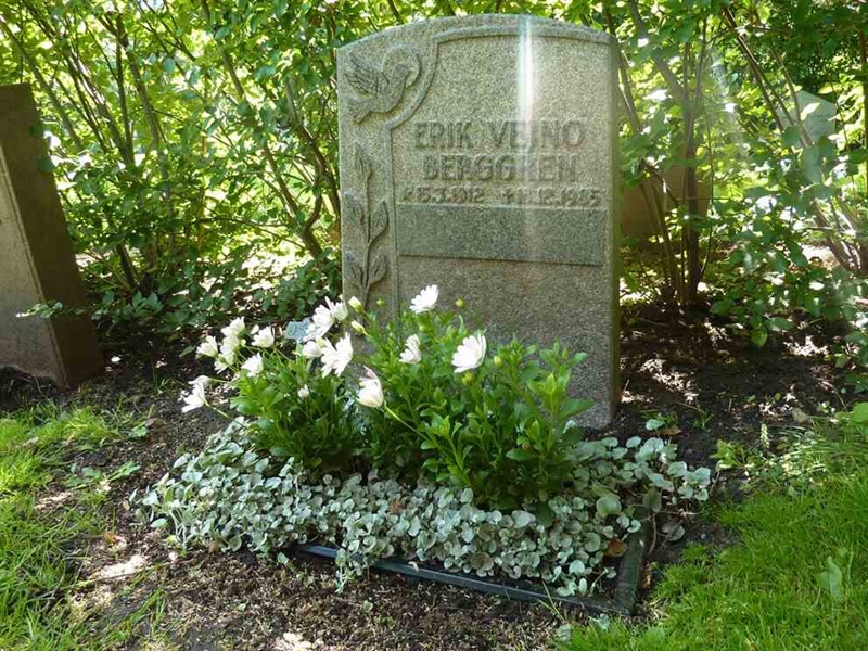 Grave number: 1 J   80
