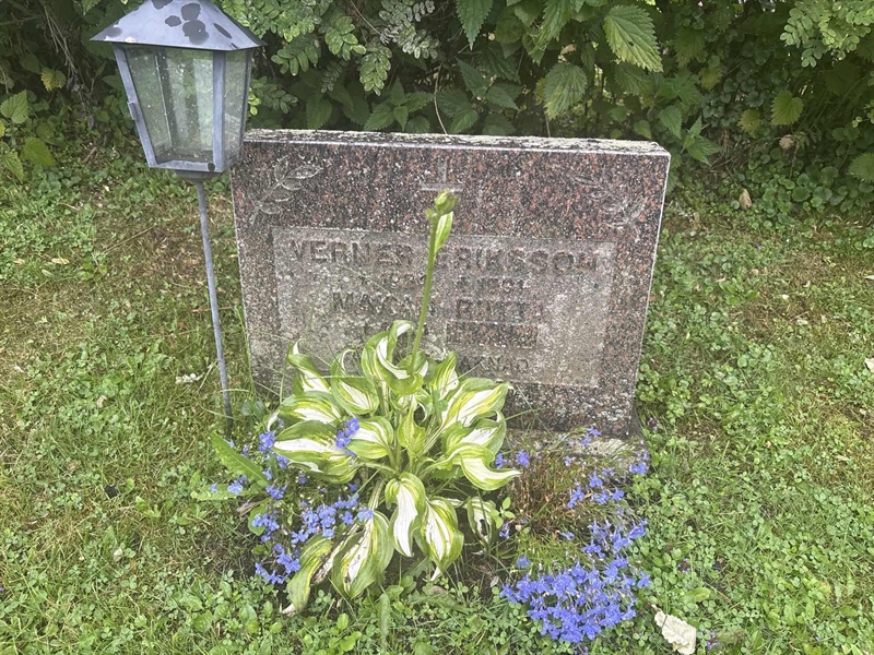 Grave number: 002 2   588