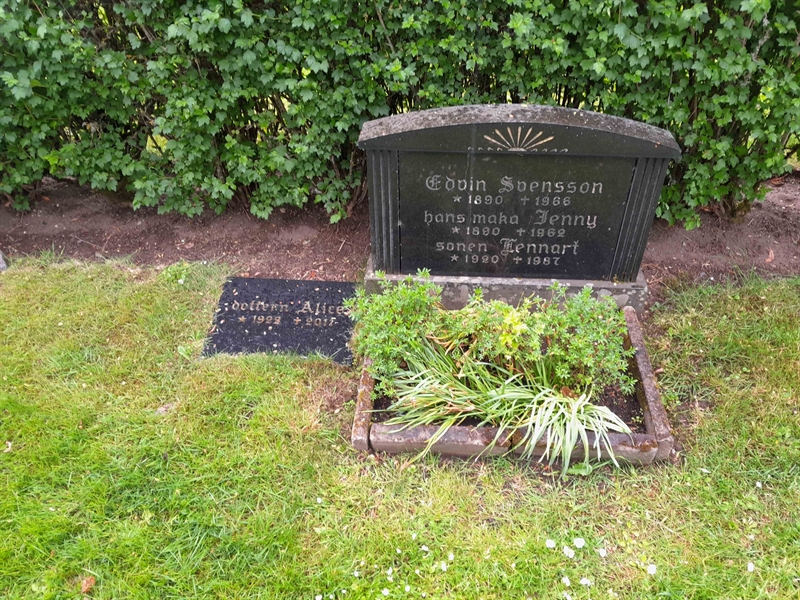 Gravnummer: ROG G  151, 152