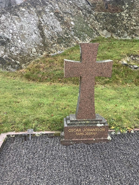 Hautatunnus: 3 08    82-83