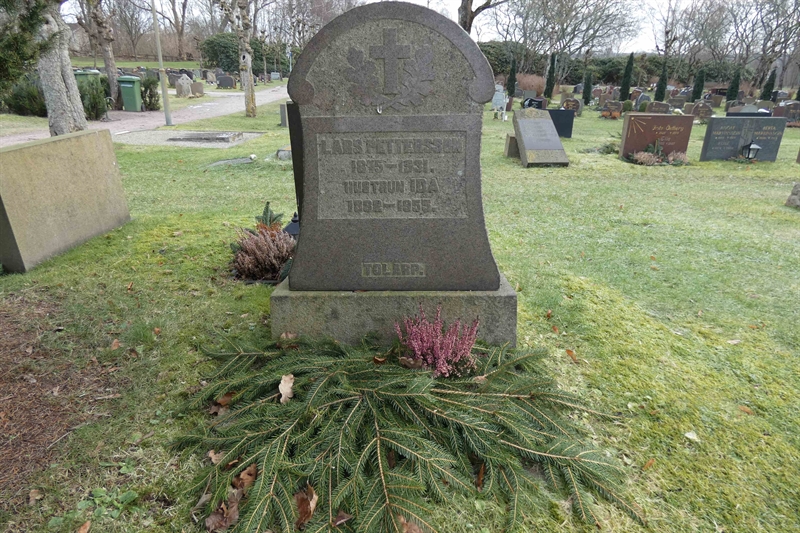 Grave number: SN E   240