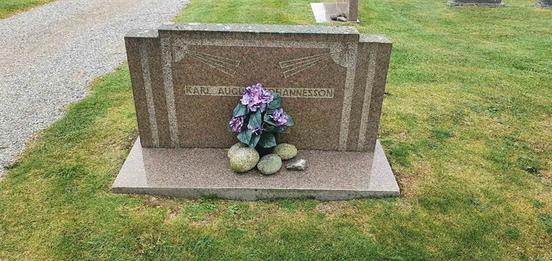 Grave number: N 003  0167, 0168, 0169