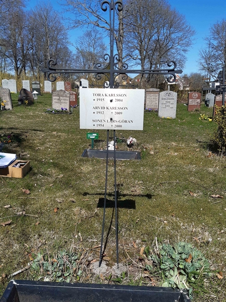 Grave number: NO 08   142