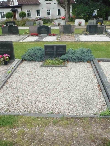 Grave number: SKF F   141, 142