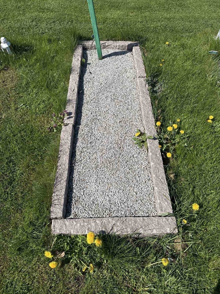 Grave number: R 05M 130