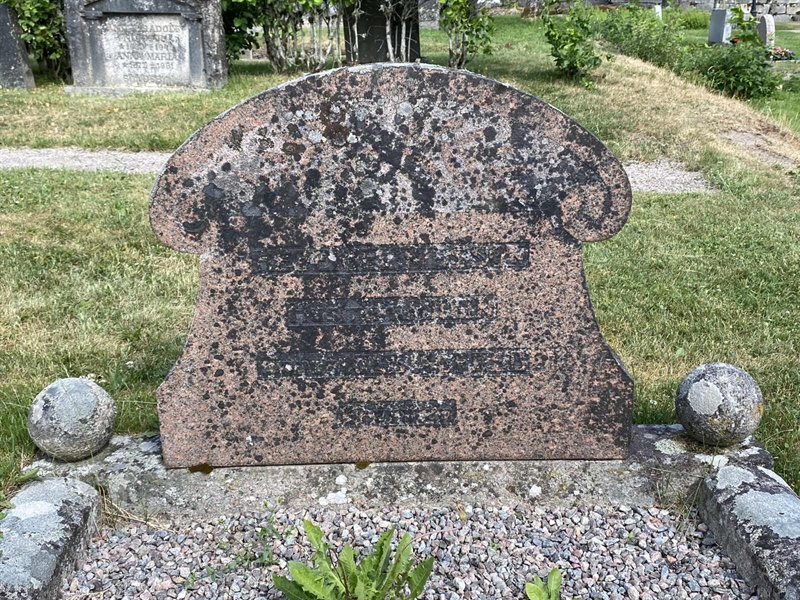 Grave number: 8 1 02   129