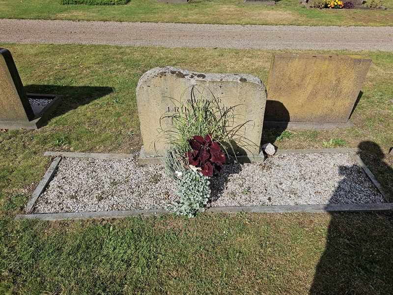 Grave number: VV 4 297, 298