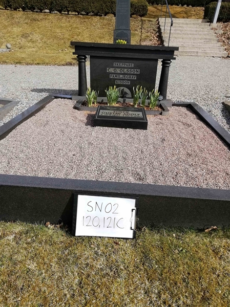 Grave number: SN 02   120, 121