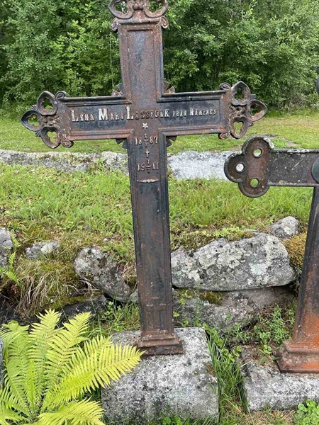 Hautatunnus: N 4 4   677-678