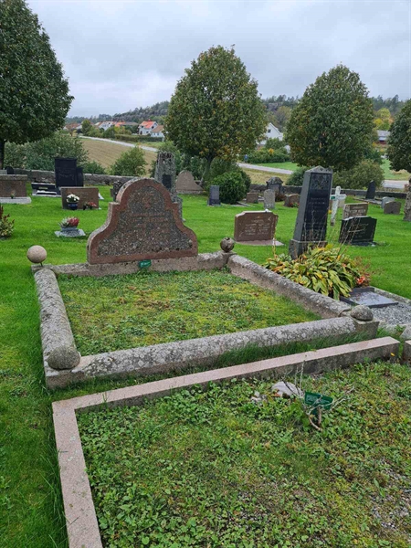 Grave number: KG 09   634, 635