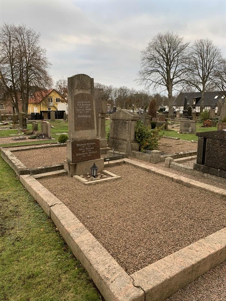 Grave number: SÖ C    74, 75, 76