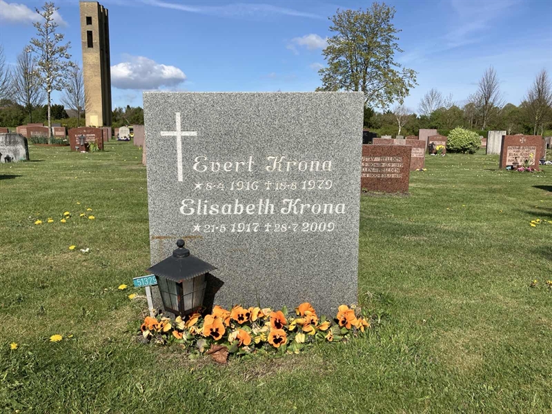 Grave number: R 01 447, 448