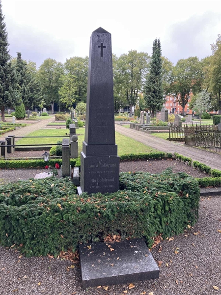 Grave number: Ö 05y    29, 30, 31, 32