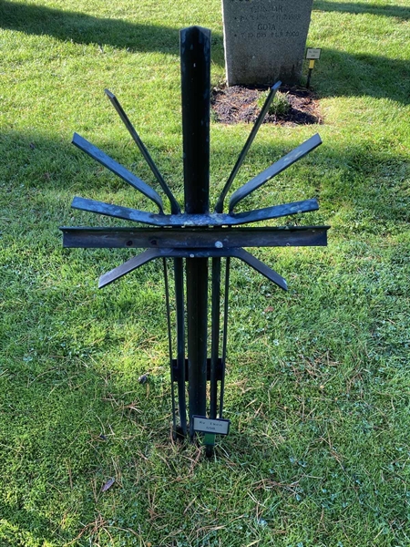 Hautatunnus: 2 E   698