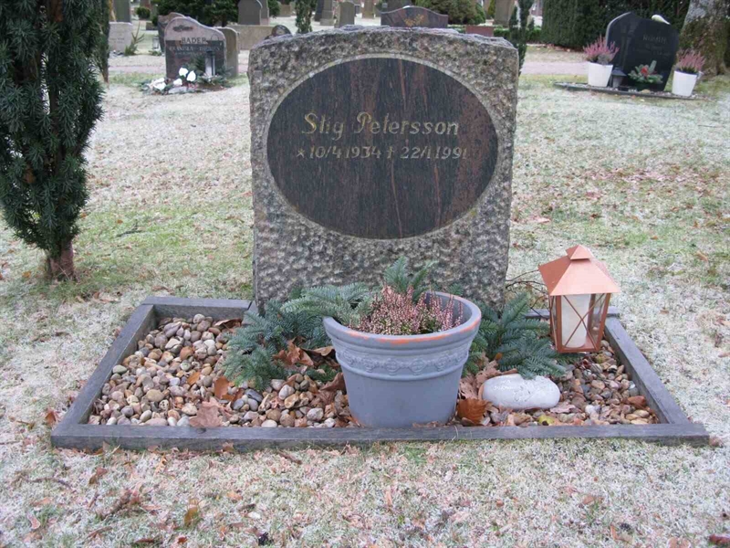 Grave number: SN K    40