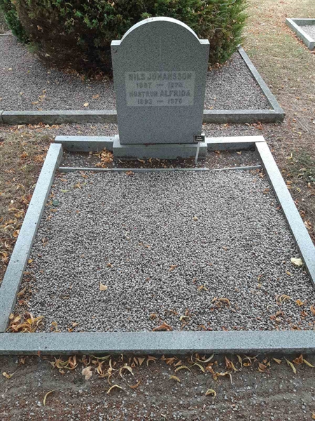 Grave number: VO E     9