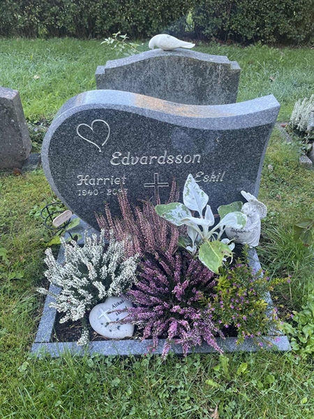 Hautatunnus: HVRÖ IV 11    37