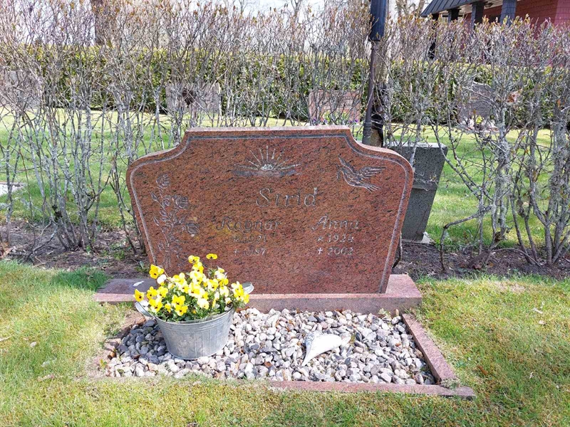 Grave number: HÖ 7   37, 38