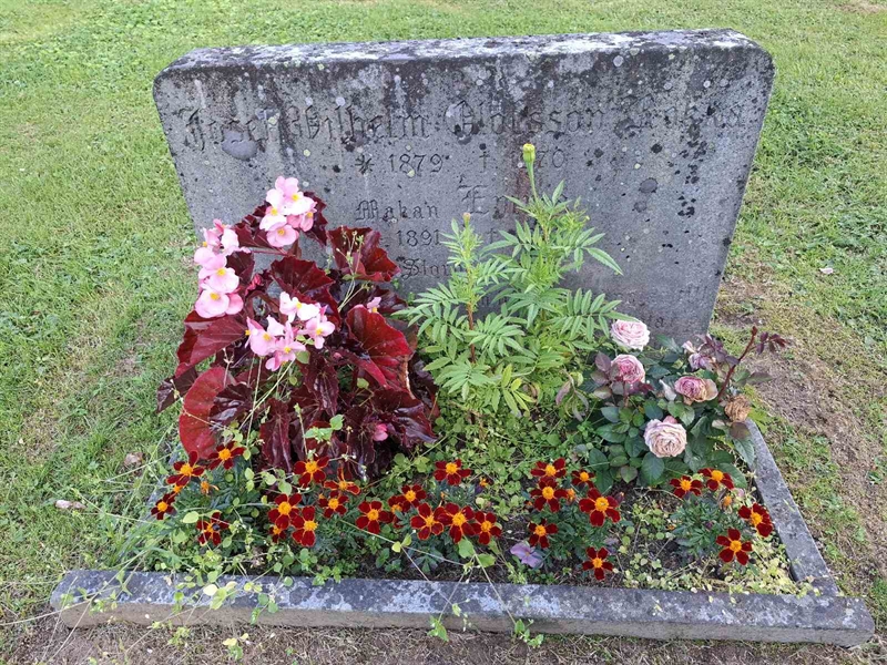 Grave number: 001 2   820