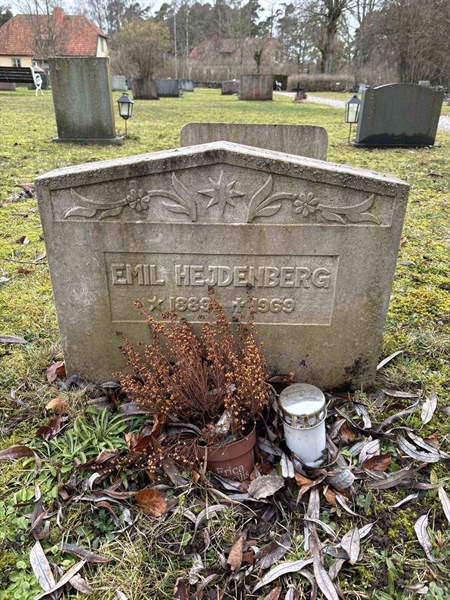 Grave number: L A 48