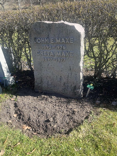 Grave number: 1 3 F1 105