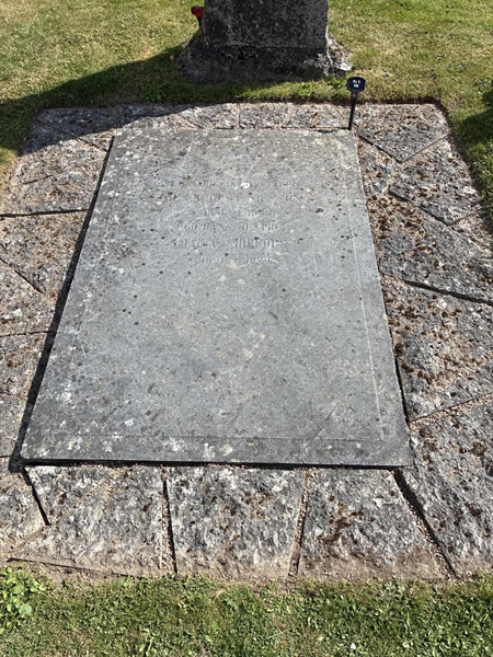 Grave number: 33 5   190