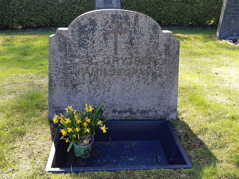 Grave number: KA 01    15