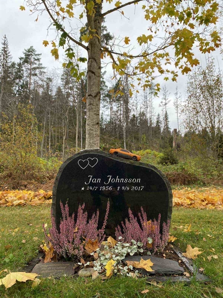 Grave number: 1 28      8