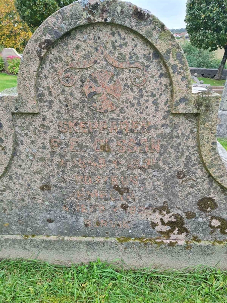 Grave number: KG 09   668, 669