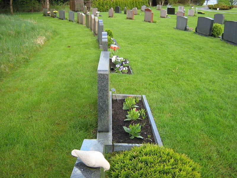 Grave number: ÖK 04    520-521