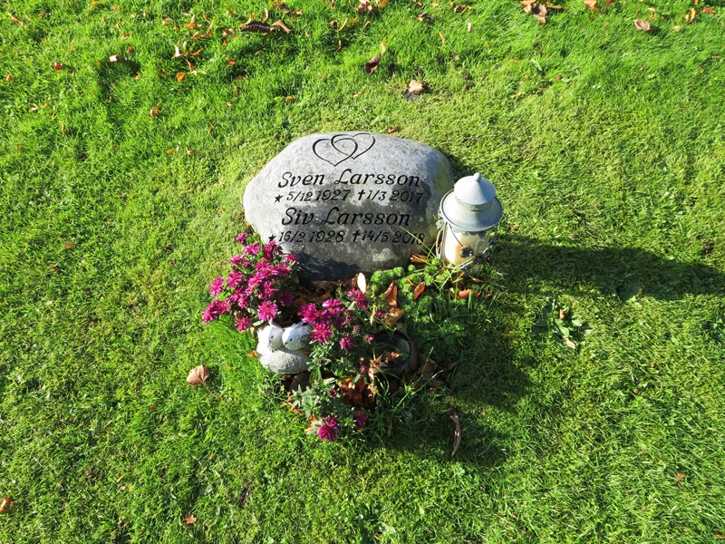 Grave number: 1 12   75