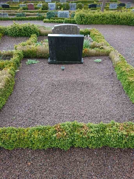 Grave number: Kå 08     9, 10