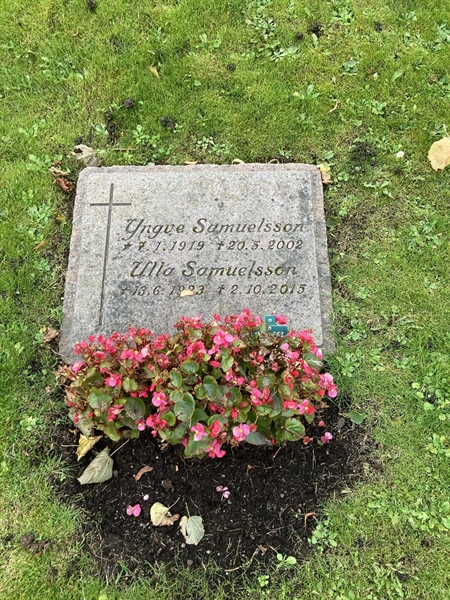 Grave number: 1 2 W 552