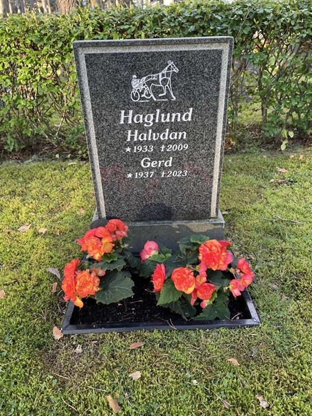 Grave number: 1 KV12   198
