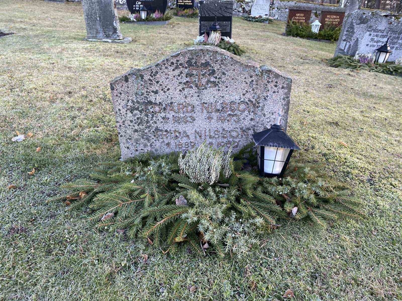 Grave number: 10 Ös 03   105-106