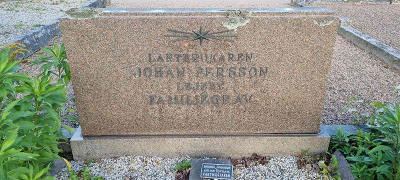 Grave number: LM 3 22  005