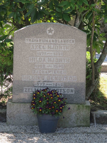 Grave number: HÖB 9   243