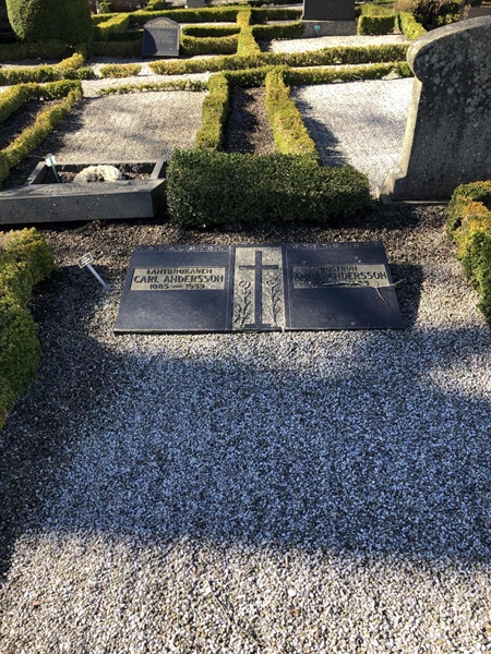 Grave number: FR 3    10, 11