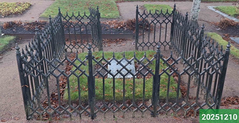 Hautatunnus: 1 N   124