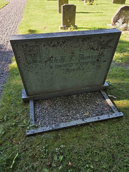 Grave number: T A D   893
