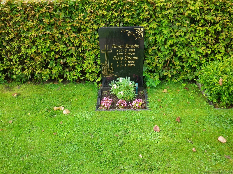 Grave number: OS N   321, 322