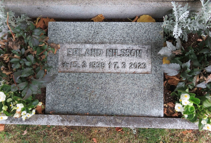 Grave number: 01 D   310, 311