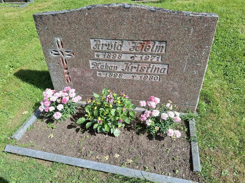 Grave number: 001 2   724