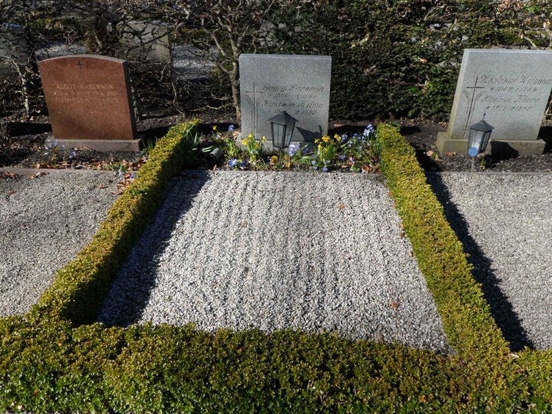 Grave number: 1 13    92