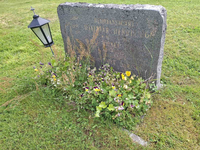 Grave number: 001 2   978