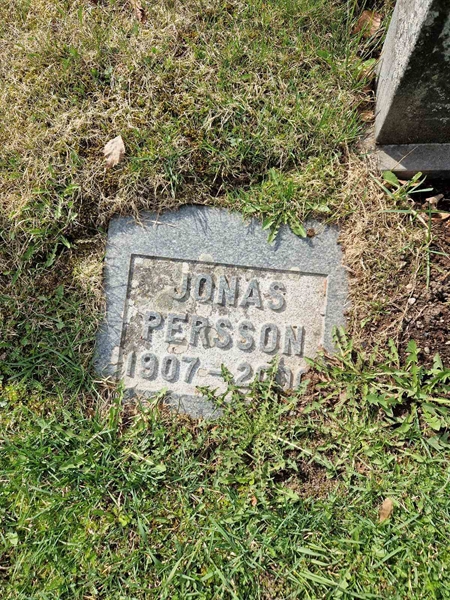 Grave number: 501 05 693-694