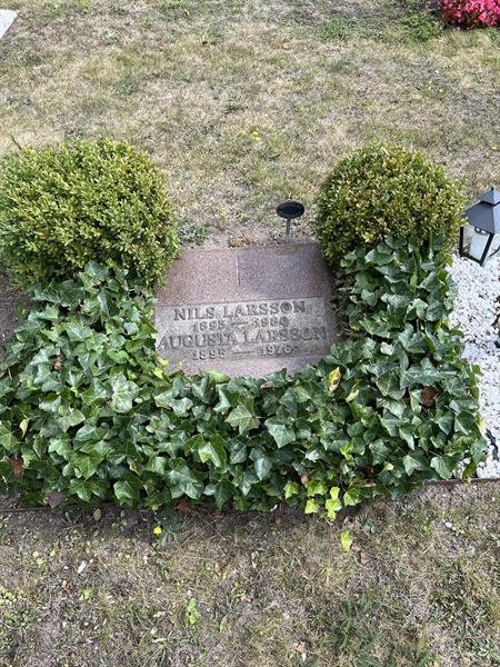 Gravnummer: NK Urn XVII    53