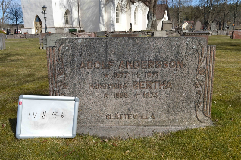 Grave number: LV H     5, 6